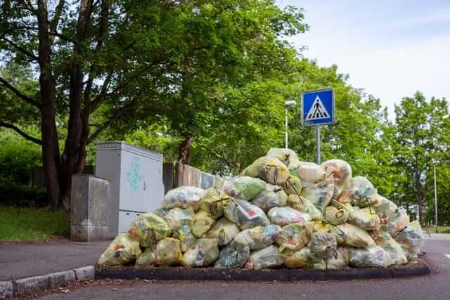 Jak wykorzystać energię drzemiącą w śmieciach?