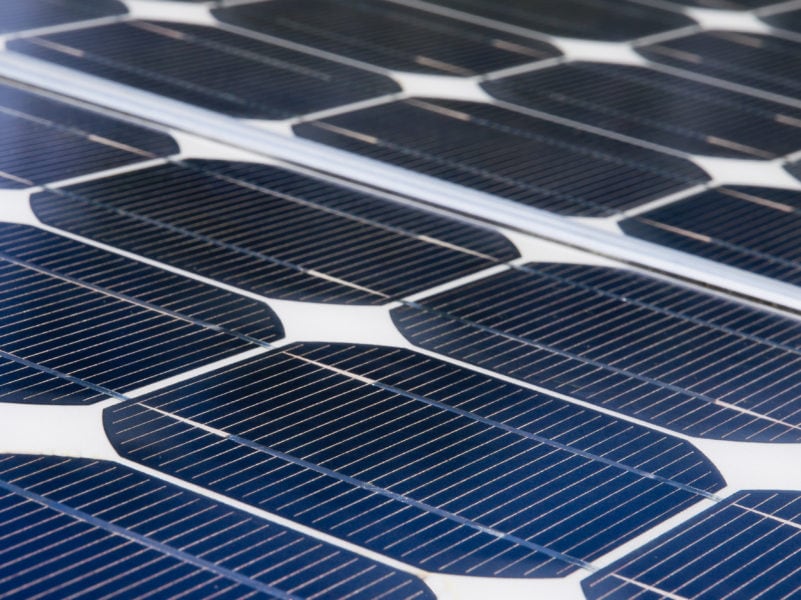 Krok milowy dla energetyki odnawialnej, czyli polskie perowskity wychodzą z laboratorium